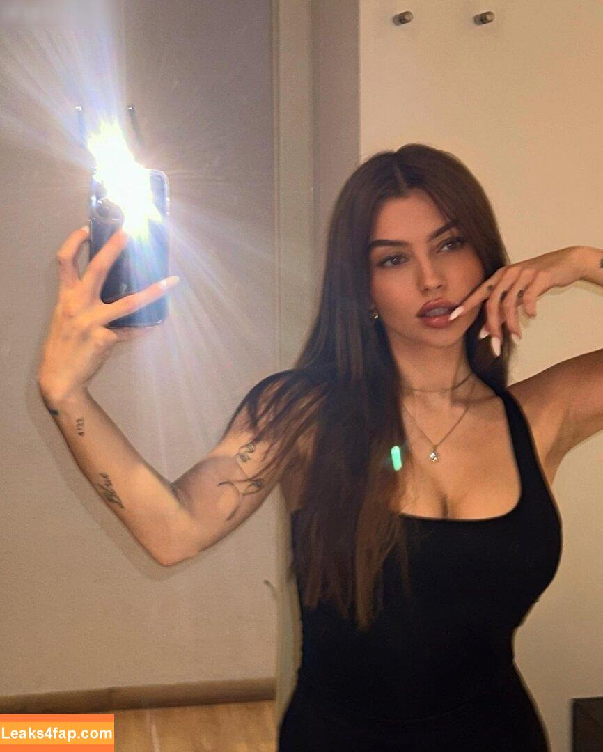 linuschka /  leaked photo photo #0100