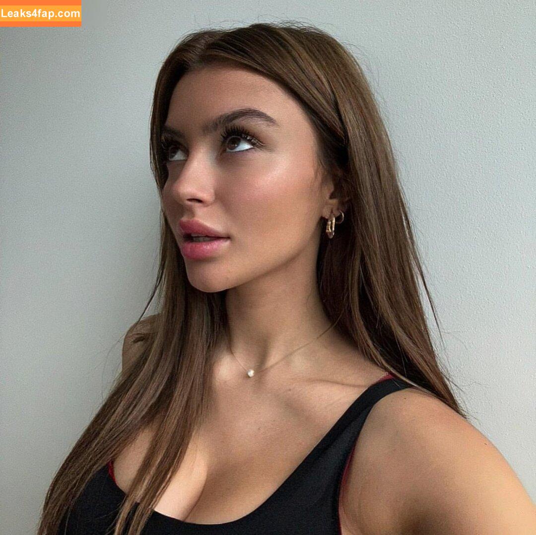 linuschka /  leaked photo photo #0103