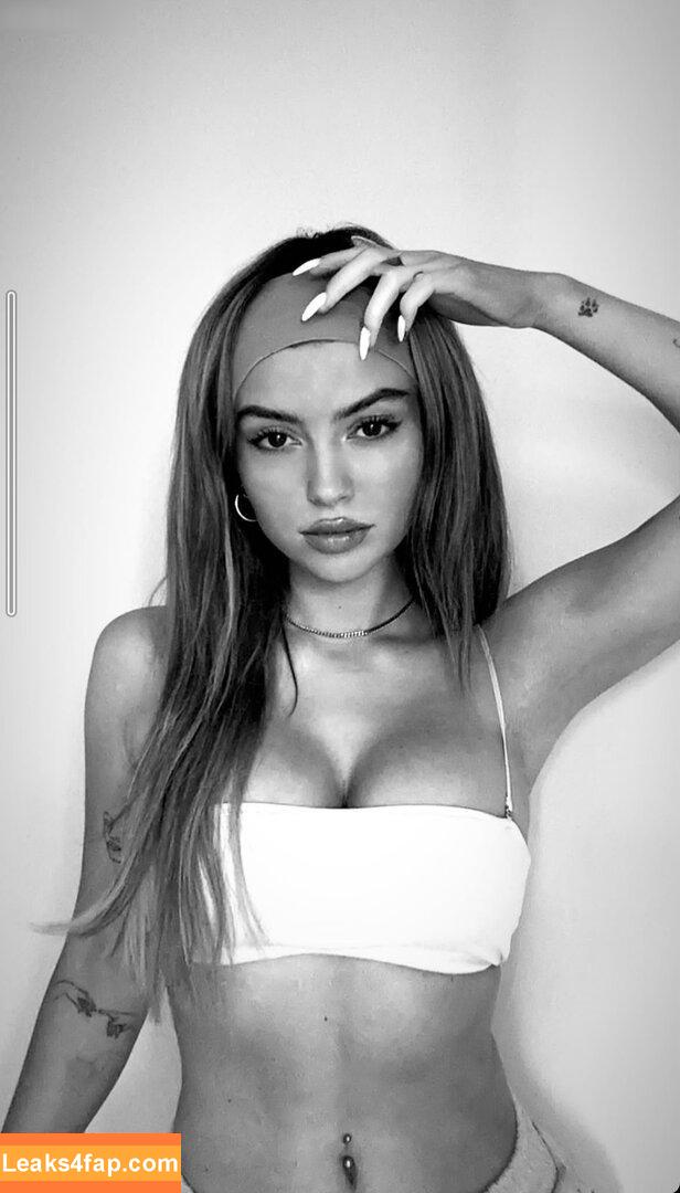 linuschka /  leaked photo photo #0111