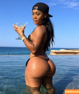 Lira Galore photo #0012