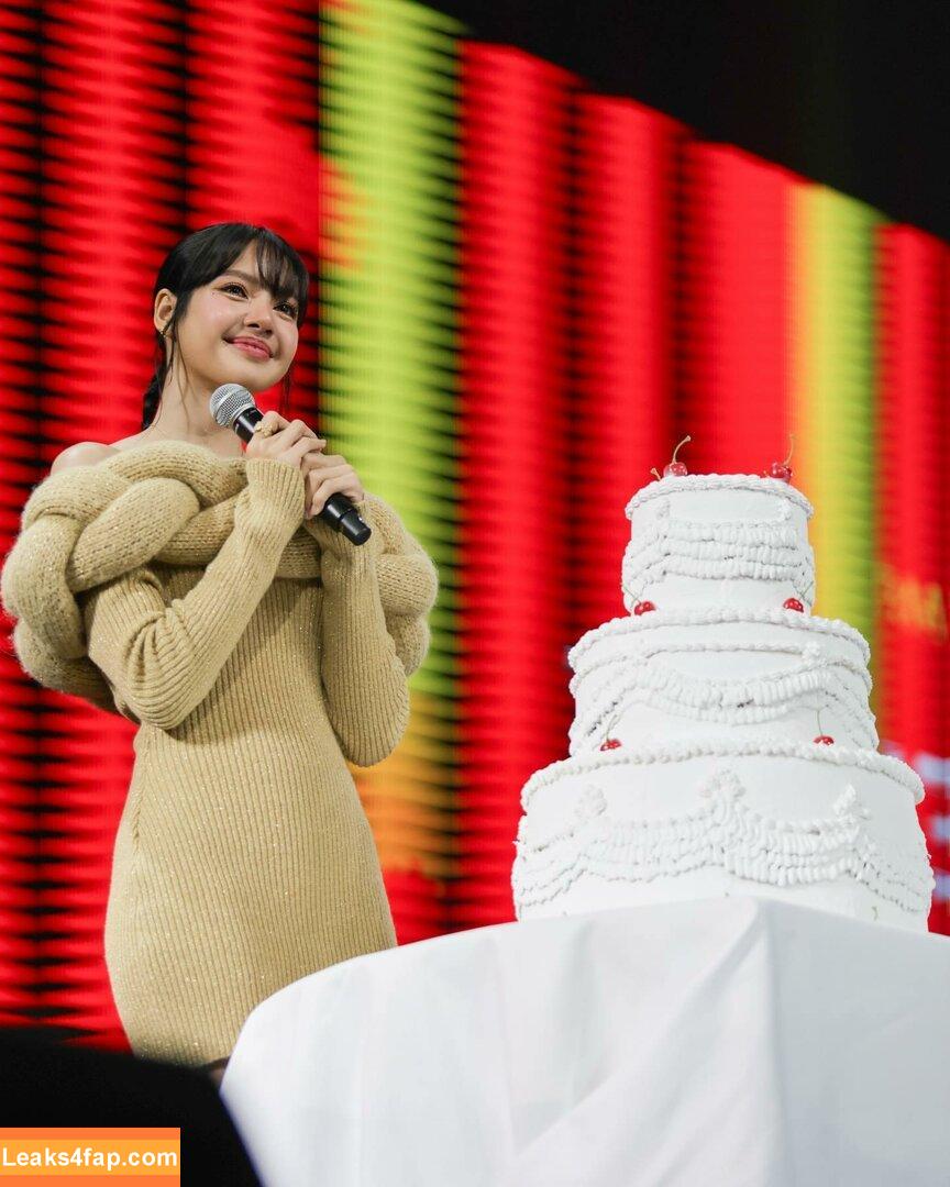 Lisa Blackpink /  слитое фото фото #0035