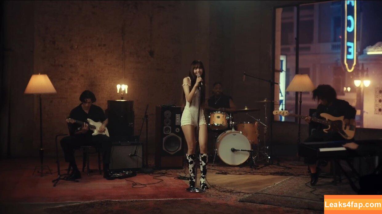 Lisa Blackpink /  слитое фото фото #0502