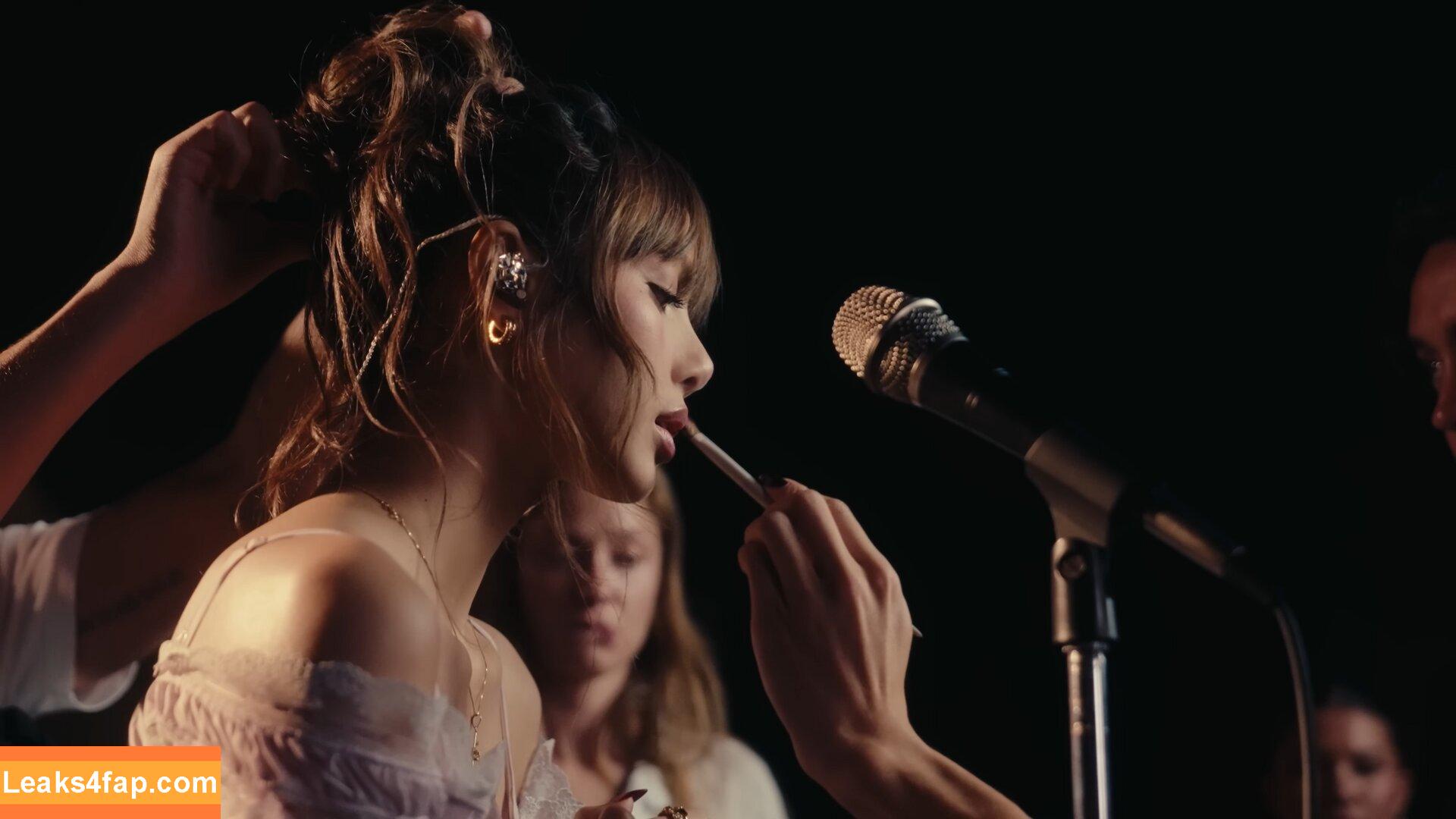 Lisa Blackpink /  слитое фото фото #0516