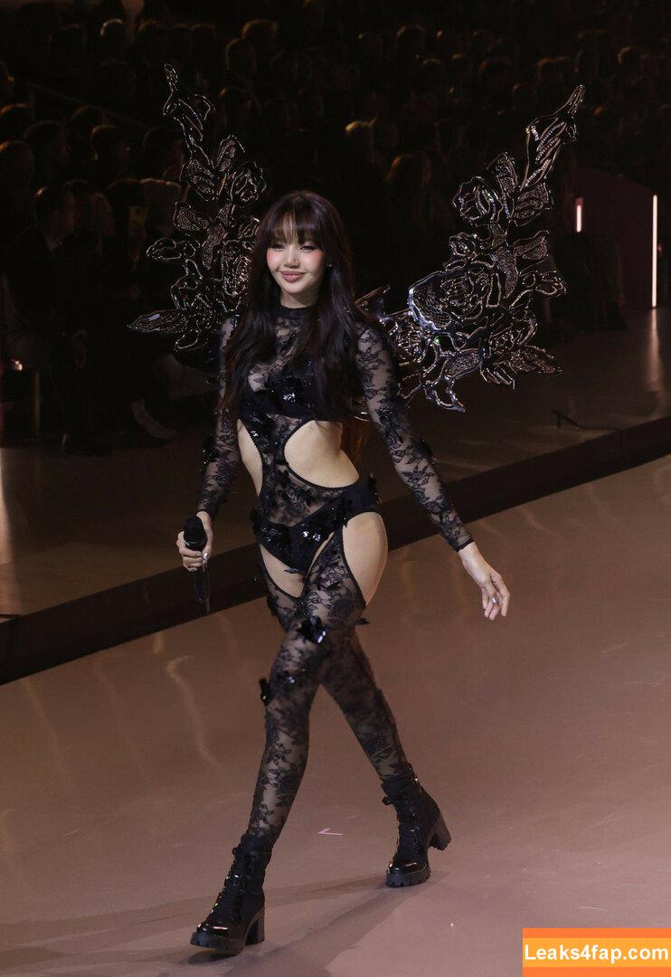 Lisa Blackpink /  слитое фото фото #0565