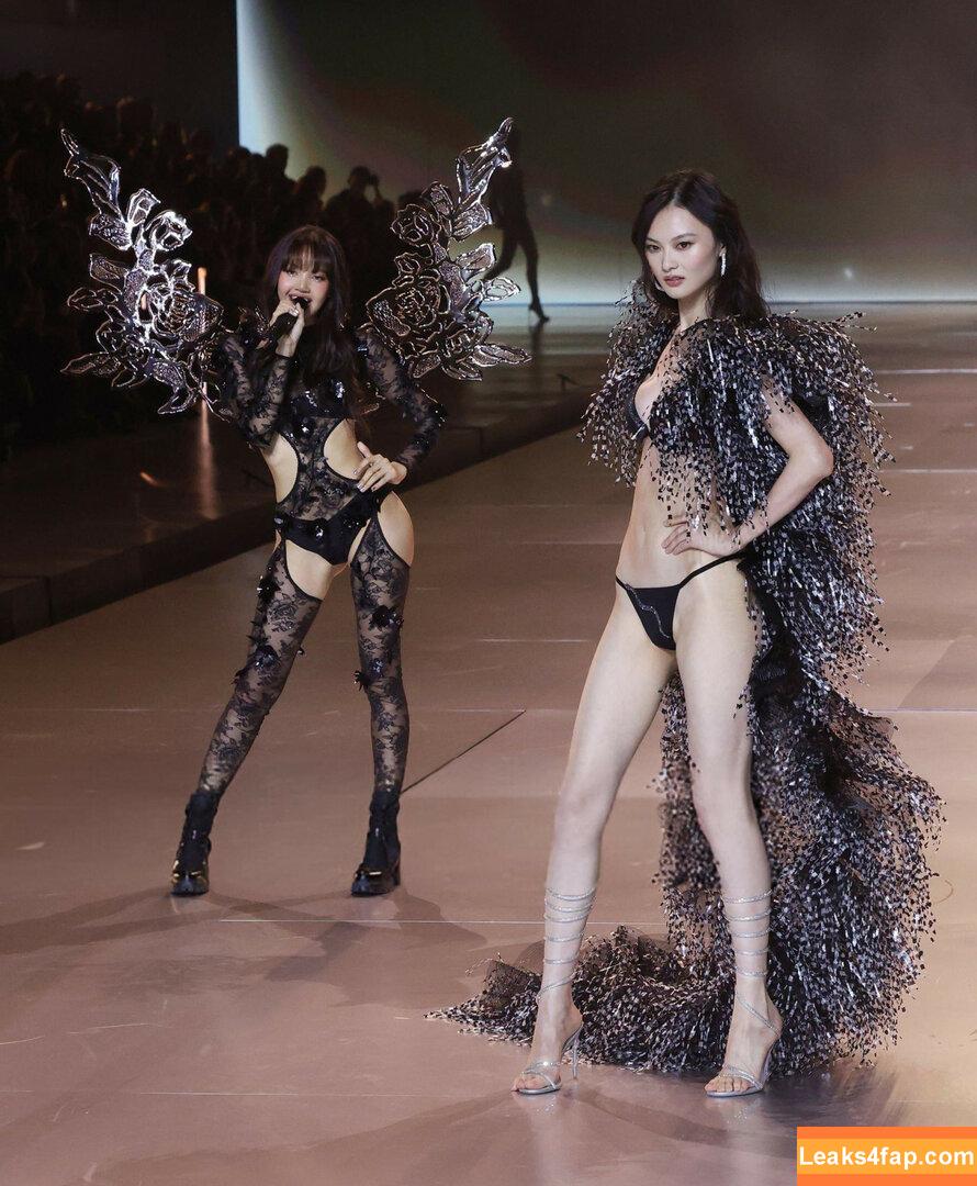 Lisa Blackpink /  слитое фото фото #0573