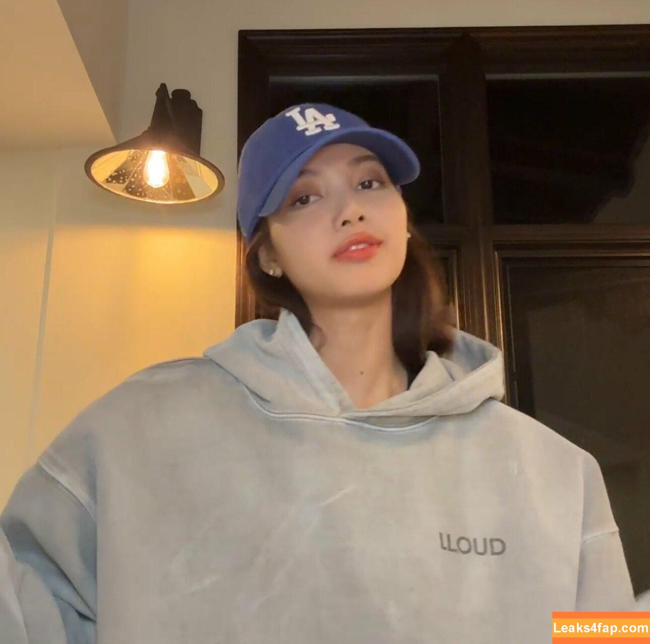 Lisa Blackpink /  слитое фото фото #0656