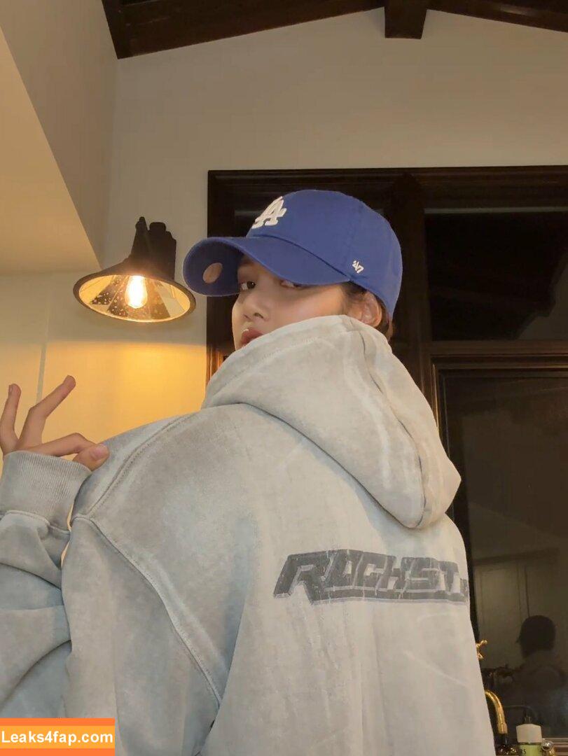 Lisa Blackpink /  слитое фото фото #0657