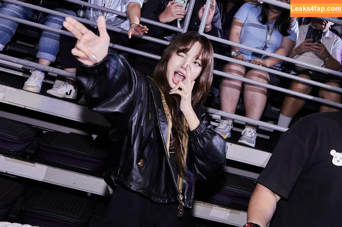 Lisa Blackpink /  слитое фото фото #0802