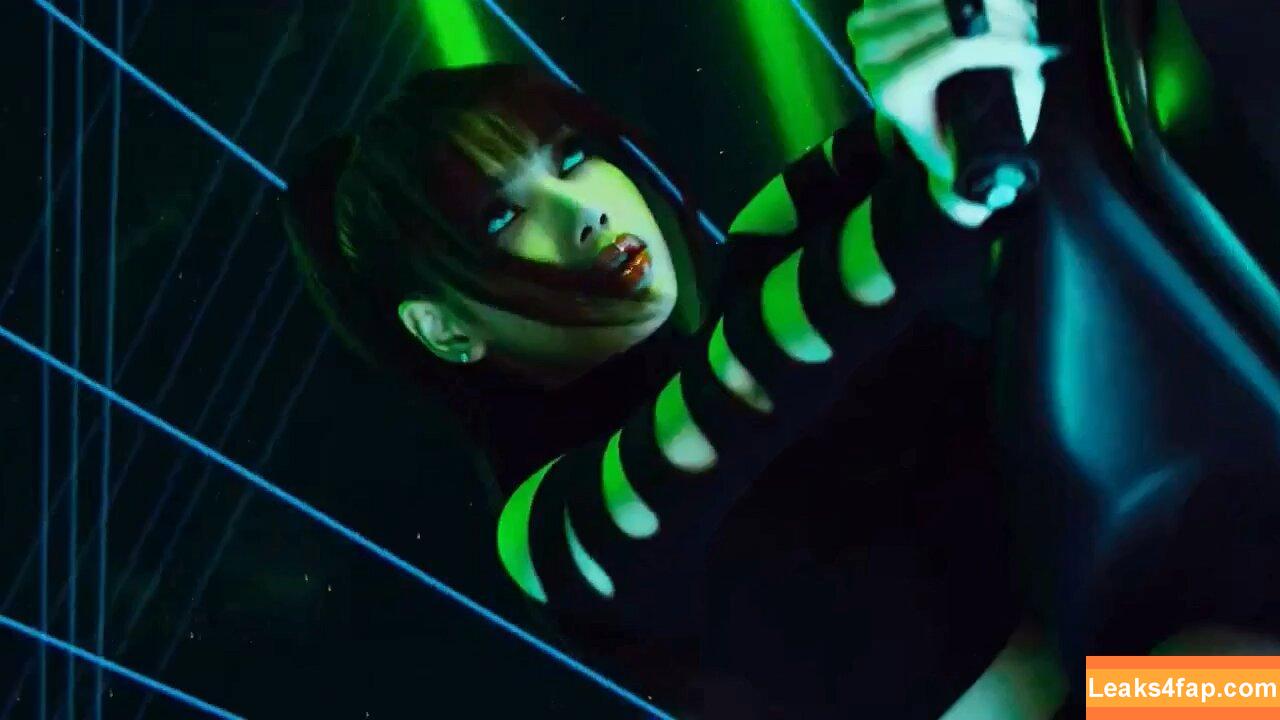 Lisa Blackpink /  слитое фото фото #0967