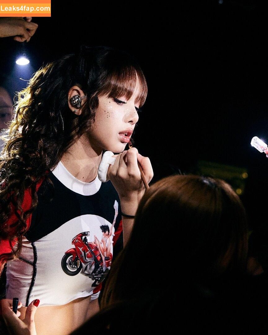 Lisa Blackpink /  слитое фото фото #0975