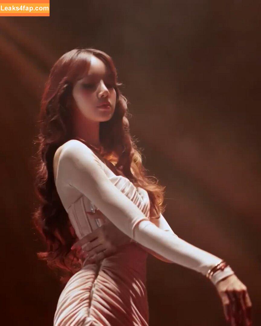 Lisa Blackpink /  слитое фото фото #1140