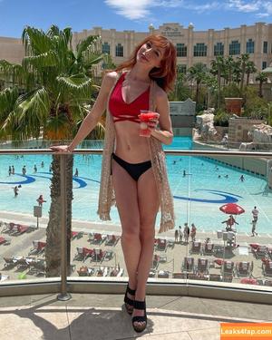 Lisa Foiles photo #0002
