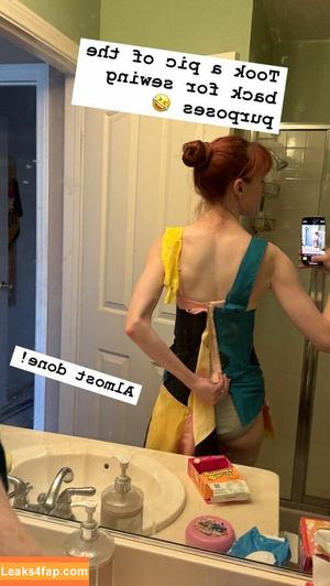 Lisa Foiles photo #0207