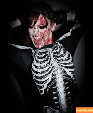 Lisa Foiles photo #0278