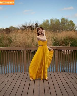 Lisa Foiles photo #0291