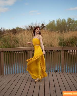 Lisa Foiles photo #0292