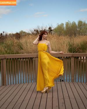 Lisa Foiles photo #0293