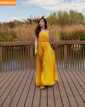 Lisa Foiles photo #0296