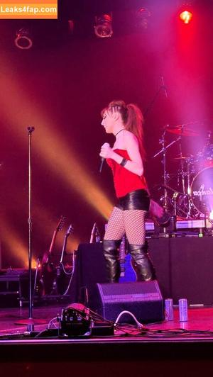 Lisa Foiles photo #0309