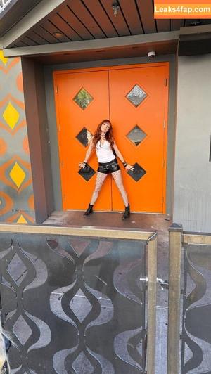 Lisa Foiles photo #0319