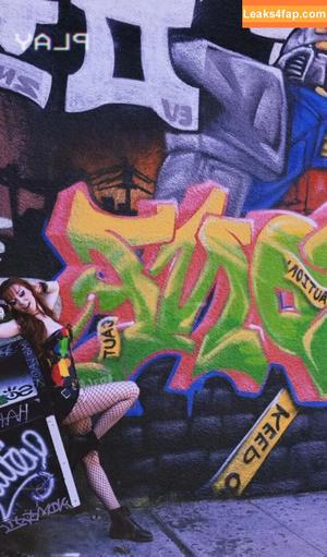 Lisa Foiles photo #0329