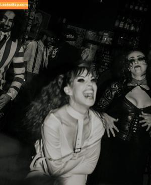 Lisa Foiles photo #0337