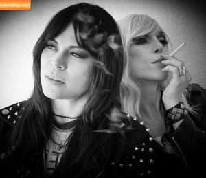 Lisa Foiles photo #0348