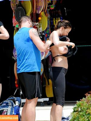 Lisa Snowdon photo #0091
