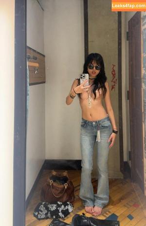 Lisa Tung photo #0027