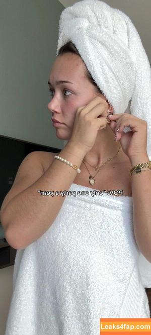Lisa Van Der Valk photo #0003