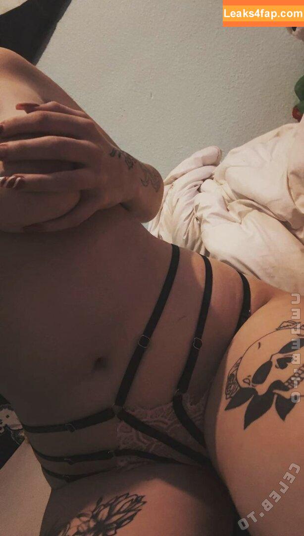 Little_devil666 / little_devil218 / xxdarkangelx02 leaked photo photo #0004