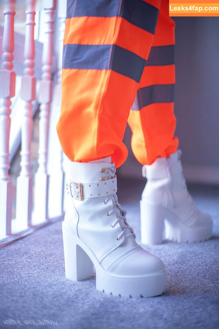 Little_emo_kitten / daddys_emo_girl leaked photo photo #1028