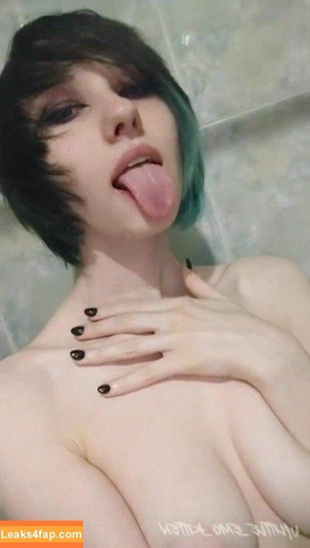 Little_emo_kitten / daddys_emo_girl leaked photo photo #1135