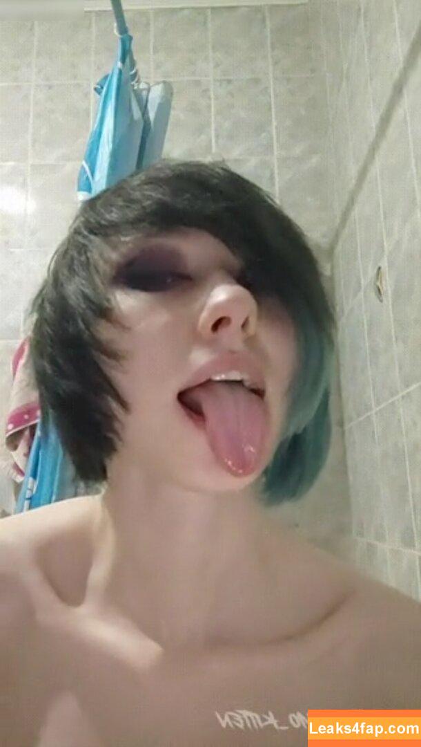 Little_emo_kitten / daddys_emo_girl leaked photo photo #1136