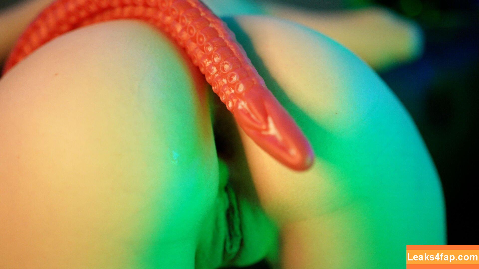 Little_emo_kitten / daddys_emo_girl leaked photo photo #1245