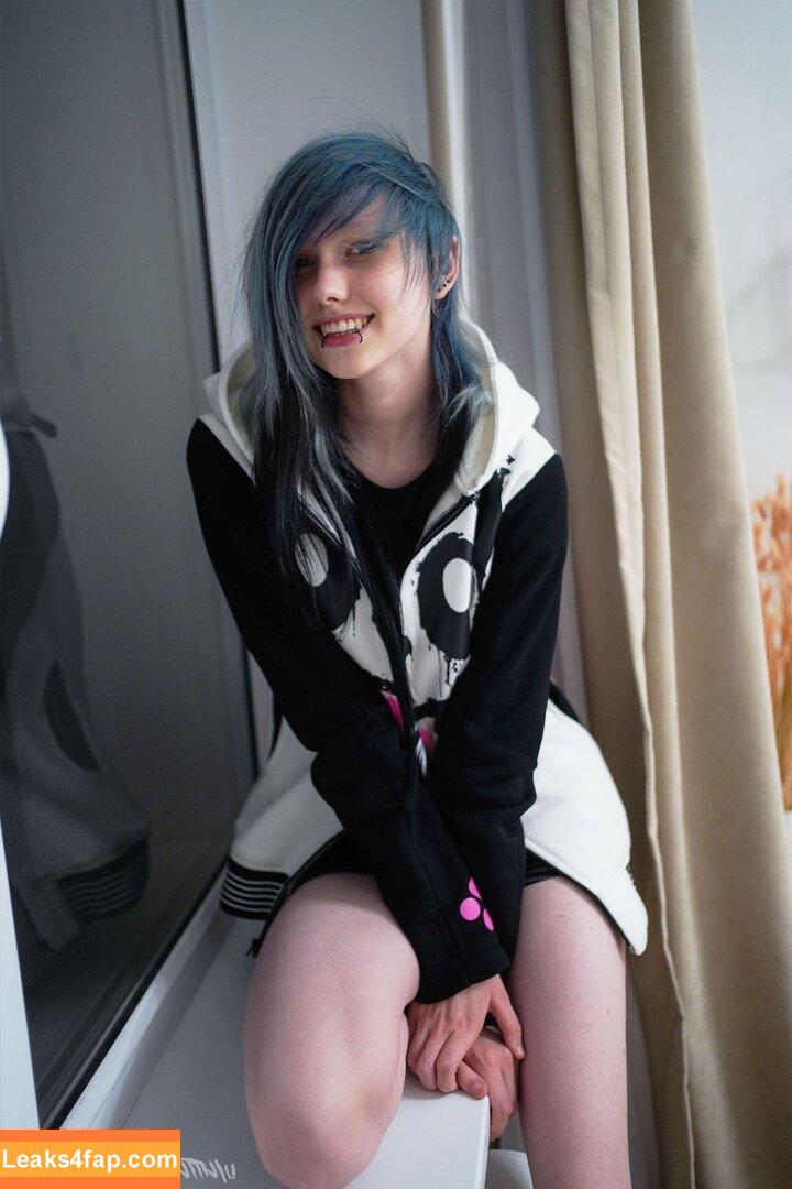 Little_emo_kitten / daddys_emo_girl leaked photo photo #1501