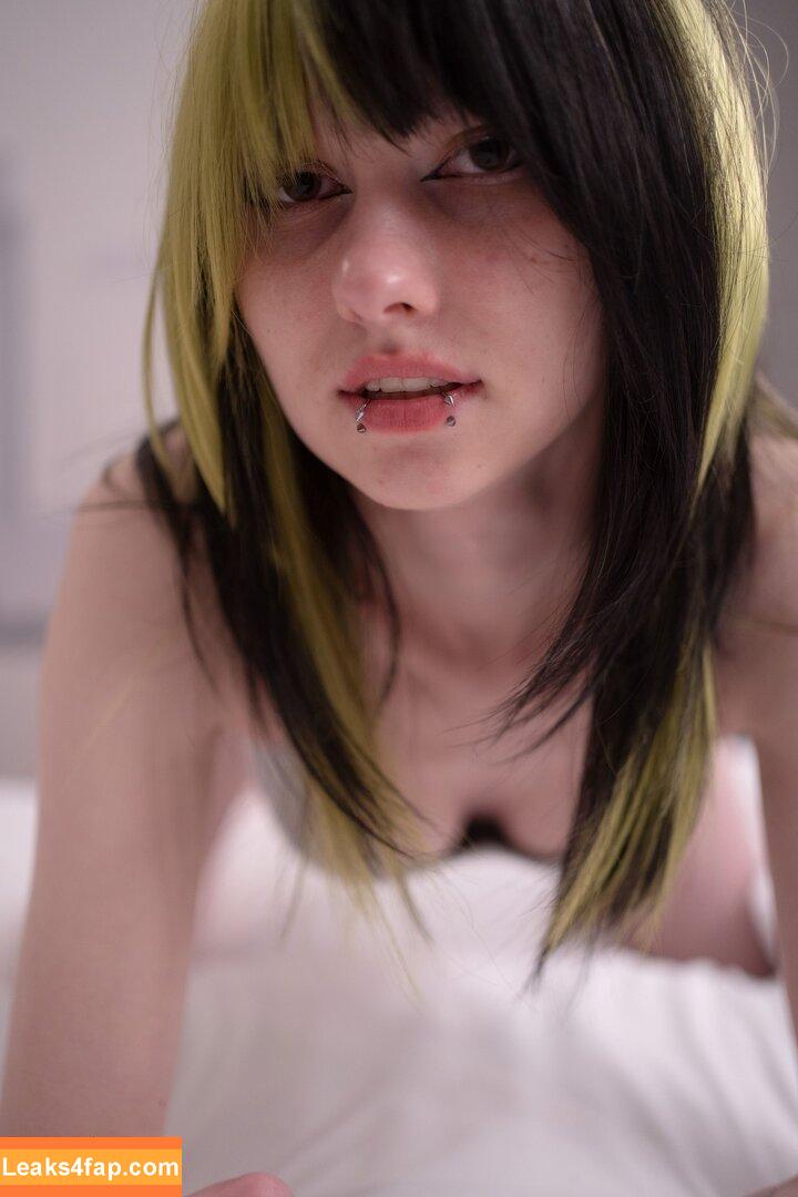 Little_emo_kitten / daddys_emo_girl leaked photo photo #2289