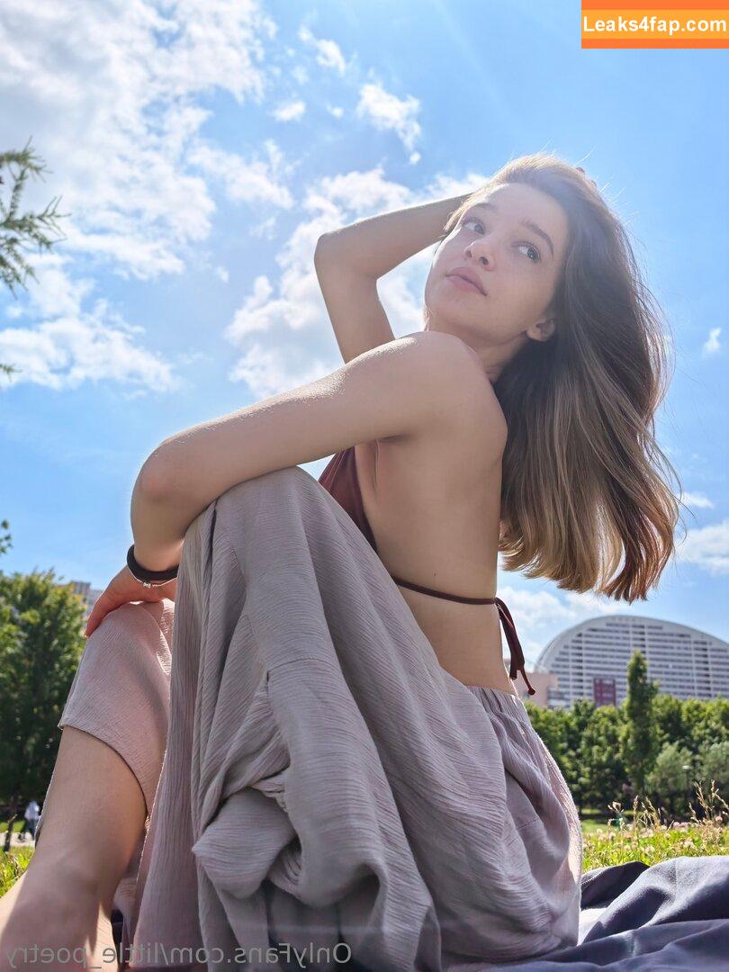 little_poetry /  leaked photo photo #0024