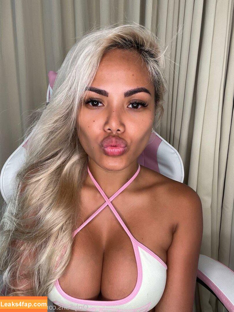 little_sophia / little_sophia__ leaked photo photo #0003
