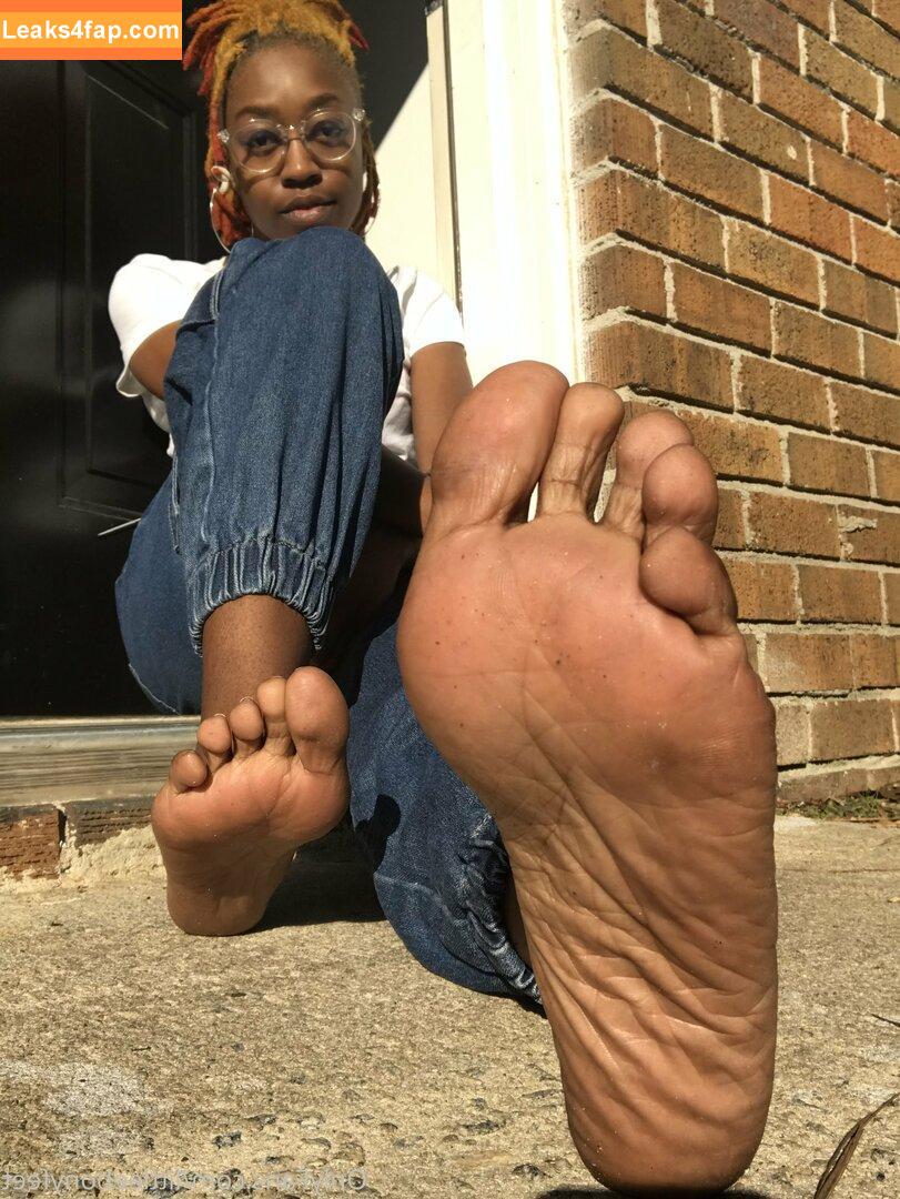 littleebonyfeet / prettyfeetpicsx leaked photo photo #0001