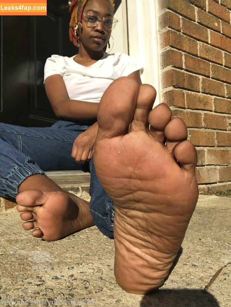 littleebonyfeet / prettyfeetpicsx leaked photo photo #0002
