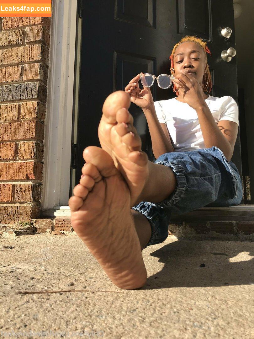 littleebonyfeet / prettyfeetpicsx leaked photo photo #0008