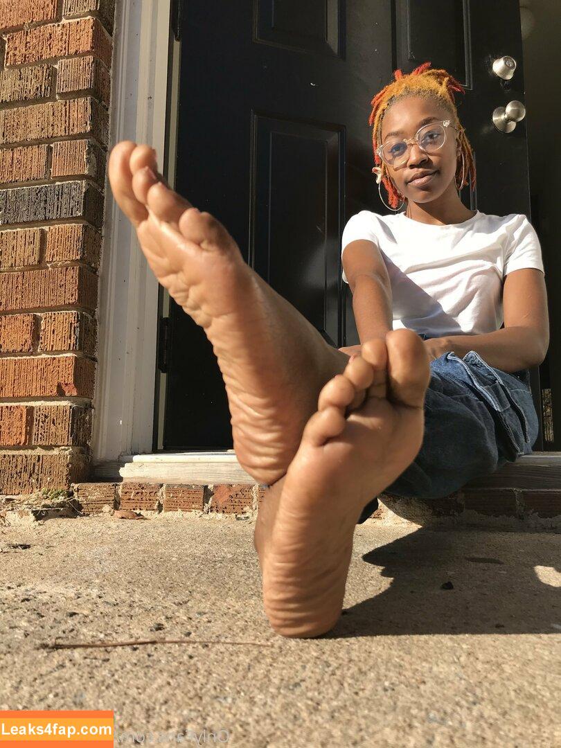 littleebonyfeet / prettyfeetpicsx leaked photo photo #0013