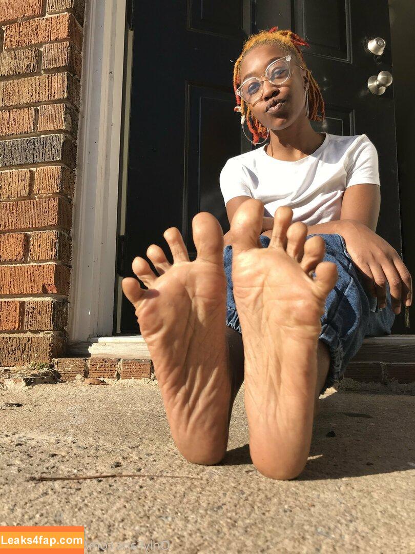 littleebonyfeet / prettyfeetpicsx leaked photo photo #0016