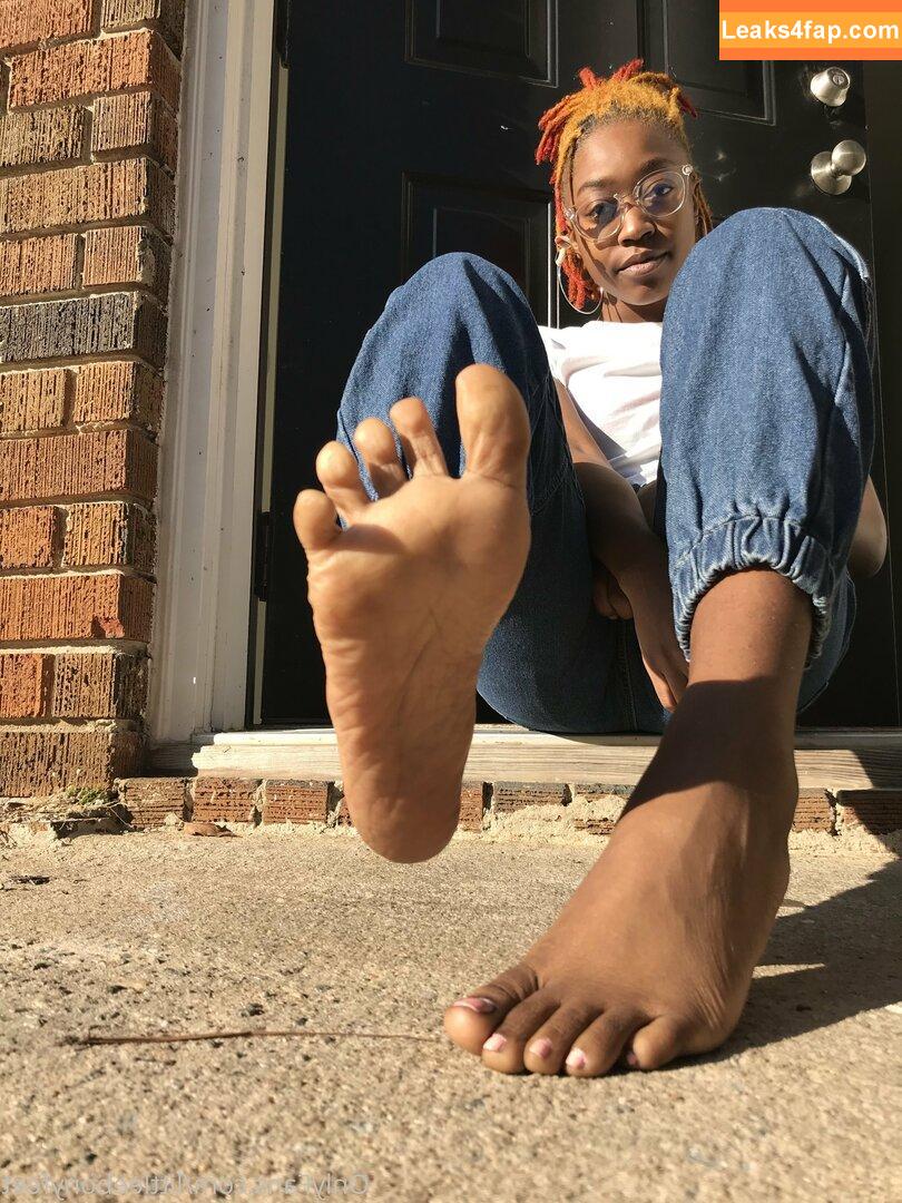 littleebonyfeet / prettyfeetpicsx leaked photo photo #0017