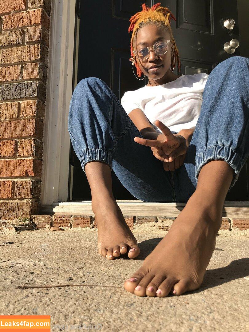 littleebonyfeet / prettyfeetpicsx leaked photo photo #0020
