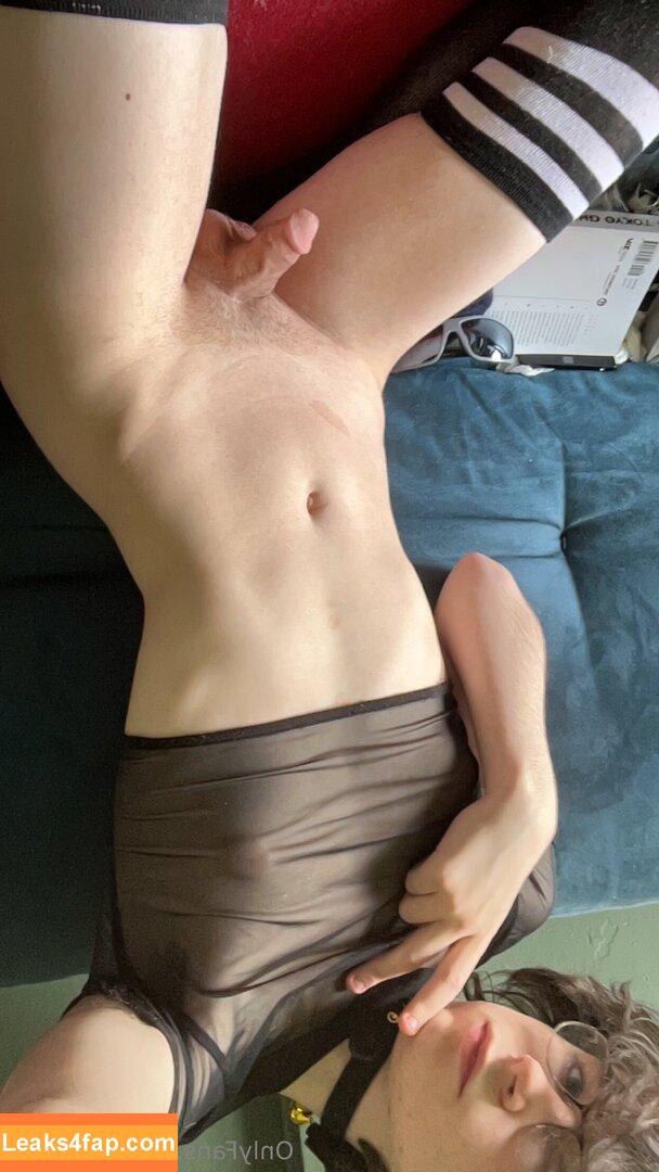 livfwee /  leaked photo photo #0007