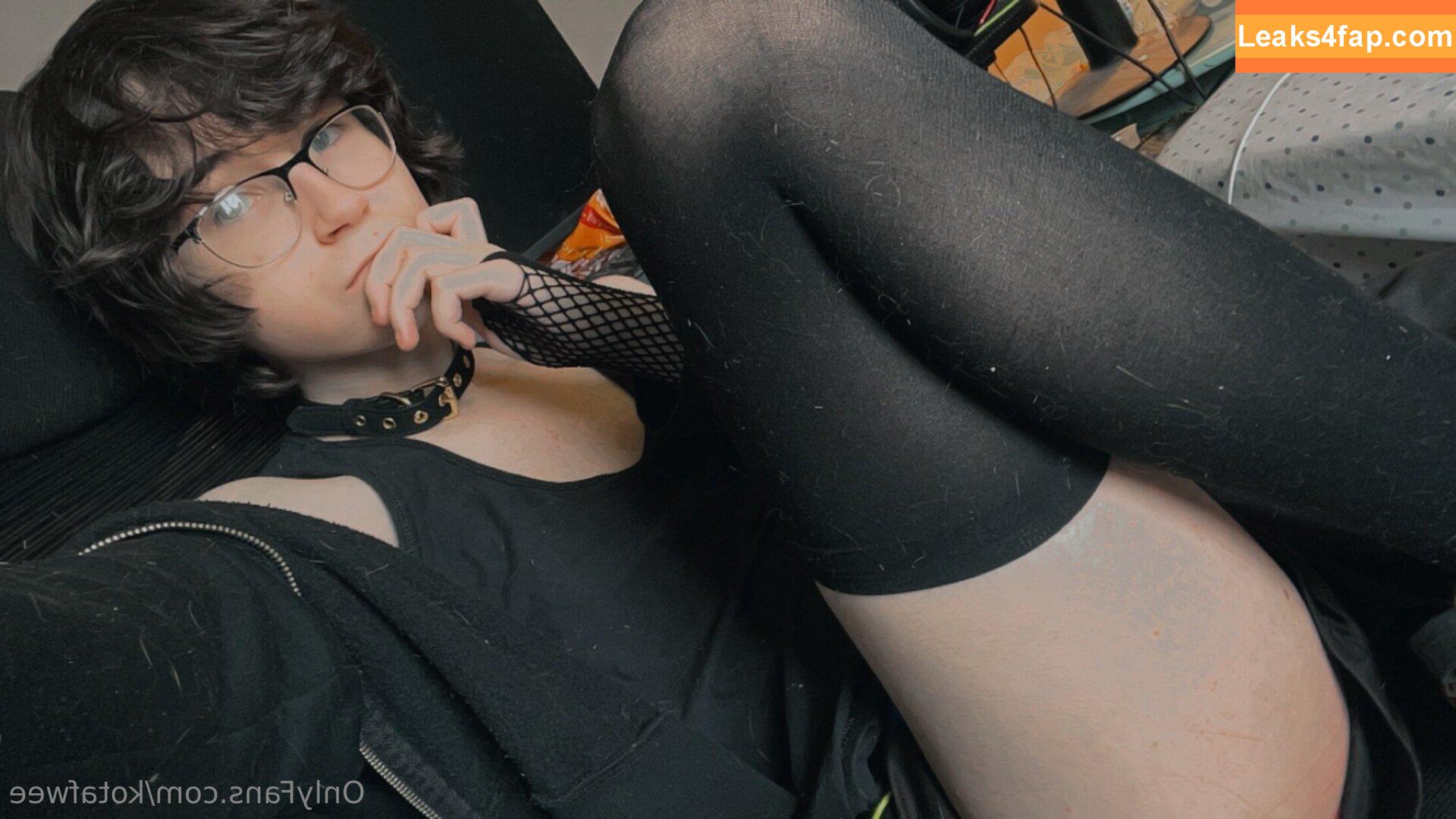 livfwee /  leaked photo photo #0017