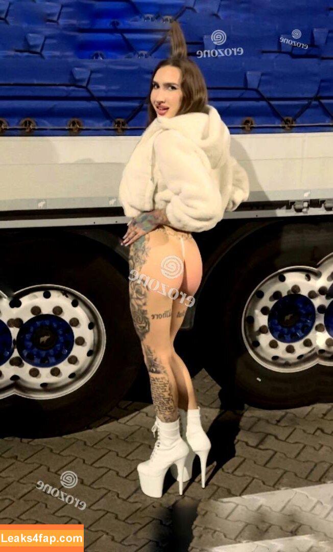 livia005 /  leaked photo photo #0007
