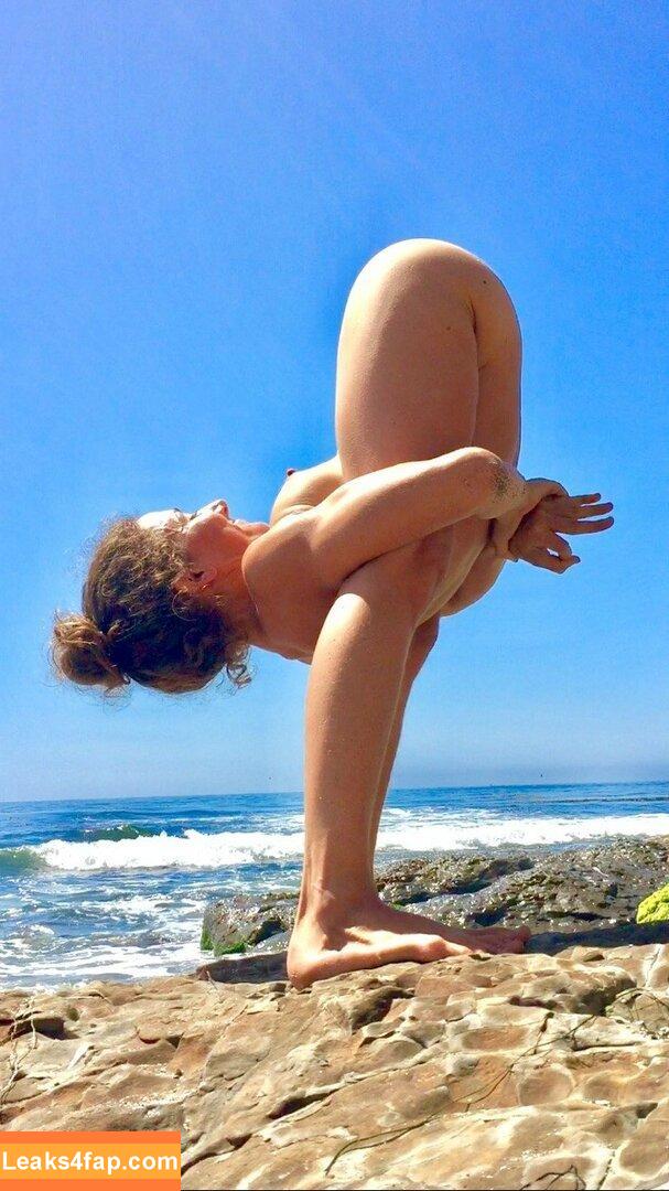 Liz Crosby / crosbabyb / lizcrosbyyoga leaked photo photo #0008